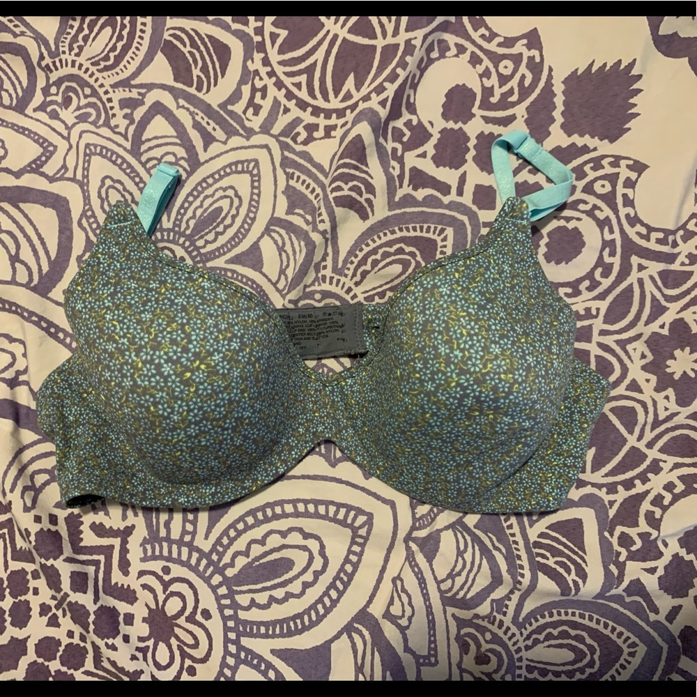 Cute flowered bra with changeable straps